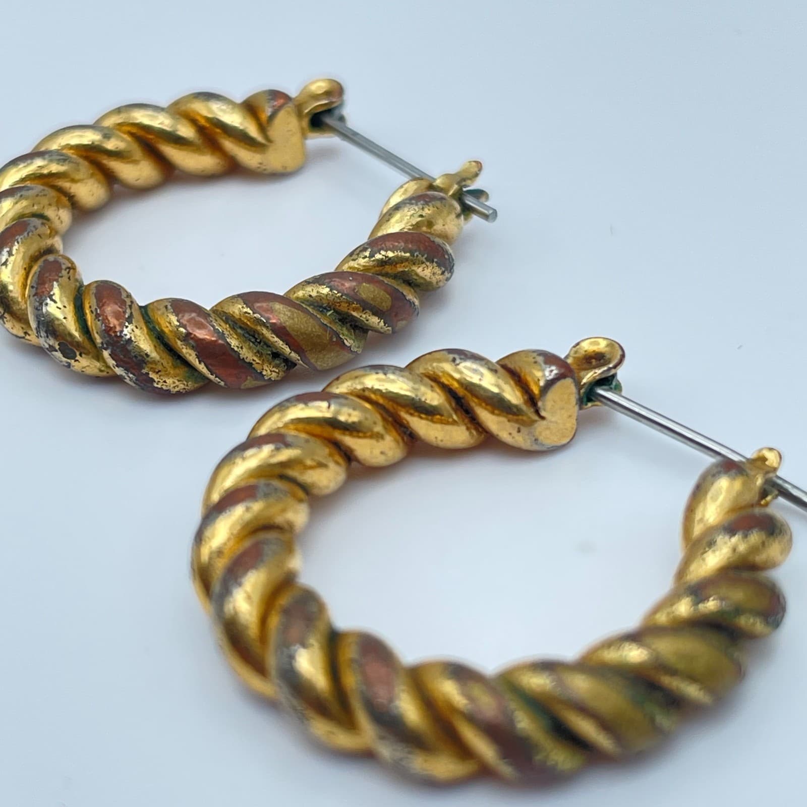Vintage 80s Gold Tone Twisted Rope Hoop Earrings Textured Retro Fashion Jewelry - Thumbnail 3