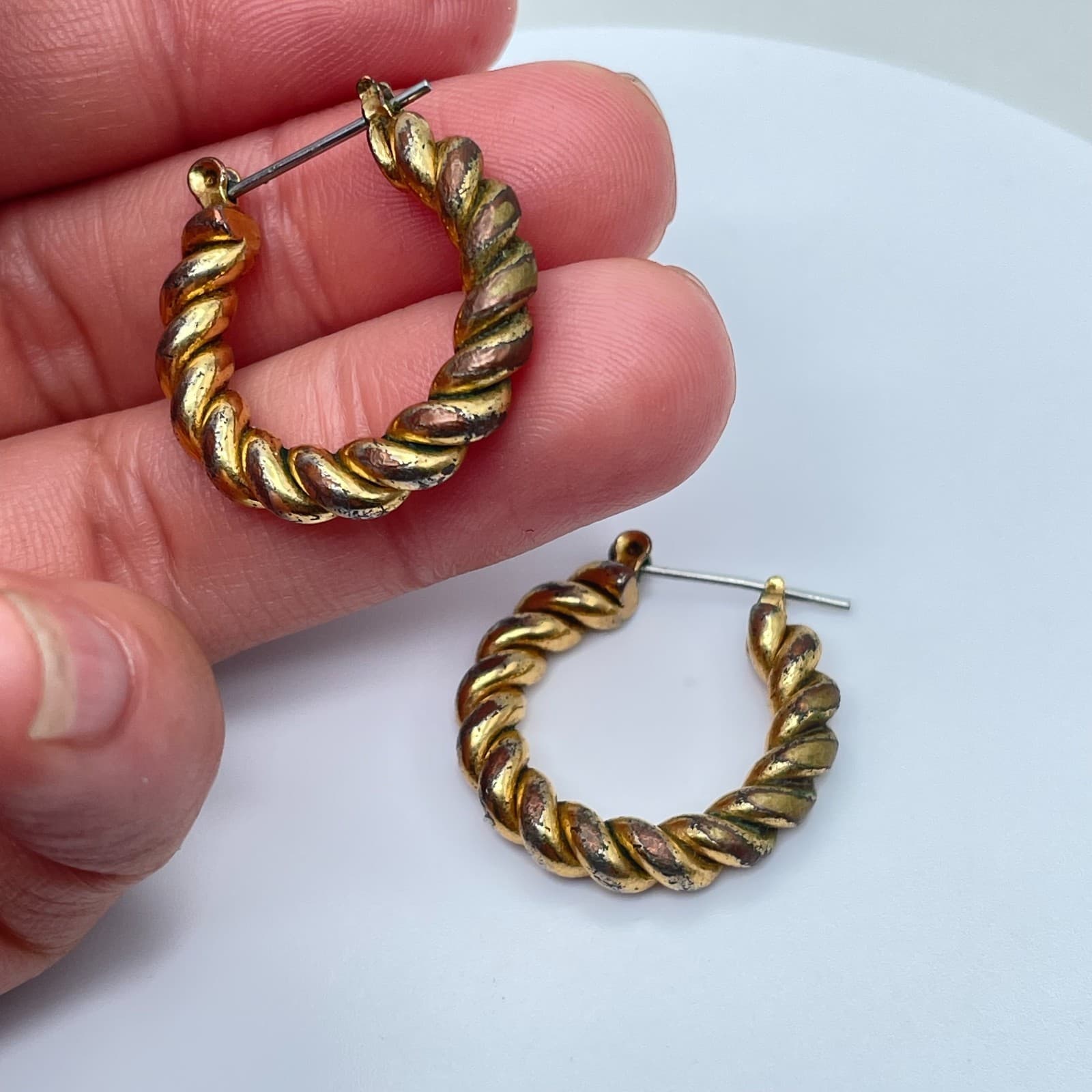 Vintage 80s Gold Tone Twisted Rope Hoop Earrings Textured Retro Fashion Jewelry - Thumbnail 8