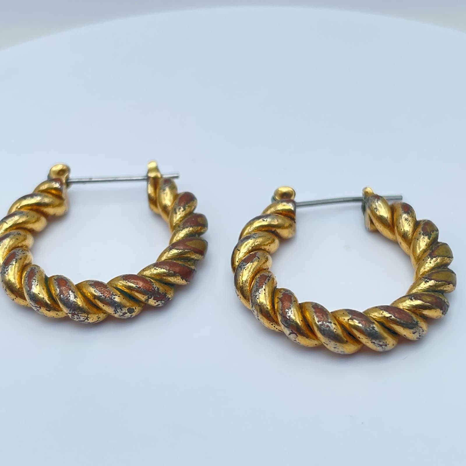 Vintage 80s Gold Tone Twisted Rope Hoop Earrings Textured Retro Fashion Jewelry - Thumbnail 2
