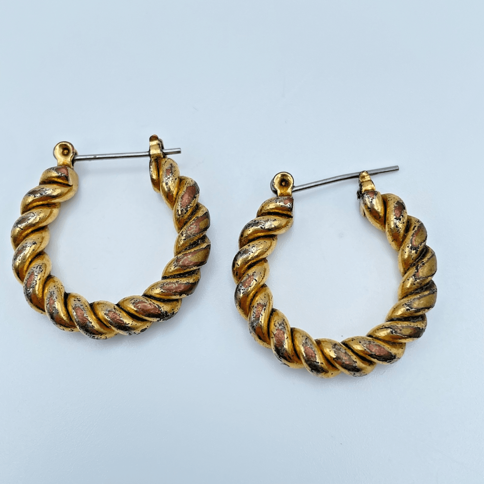 Vintage 80s Gold Tone Twisted Rope Hoop Earrings Textured Retro Fashion Jewelry