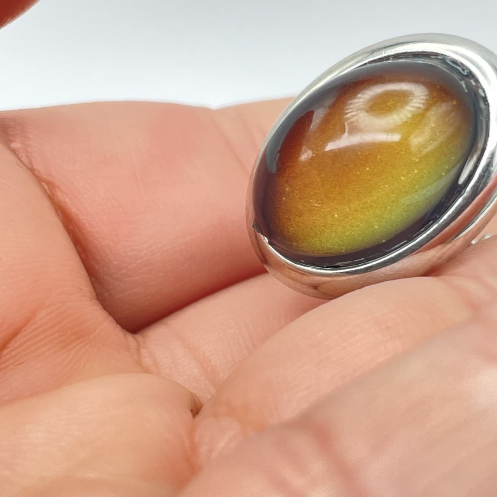 Vintage Style Mood Ring Color Changing Oval Stone Silver Tone Size 7 - Thumbnail 10