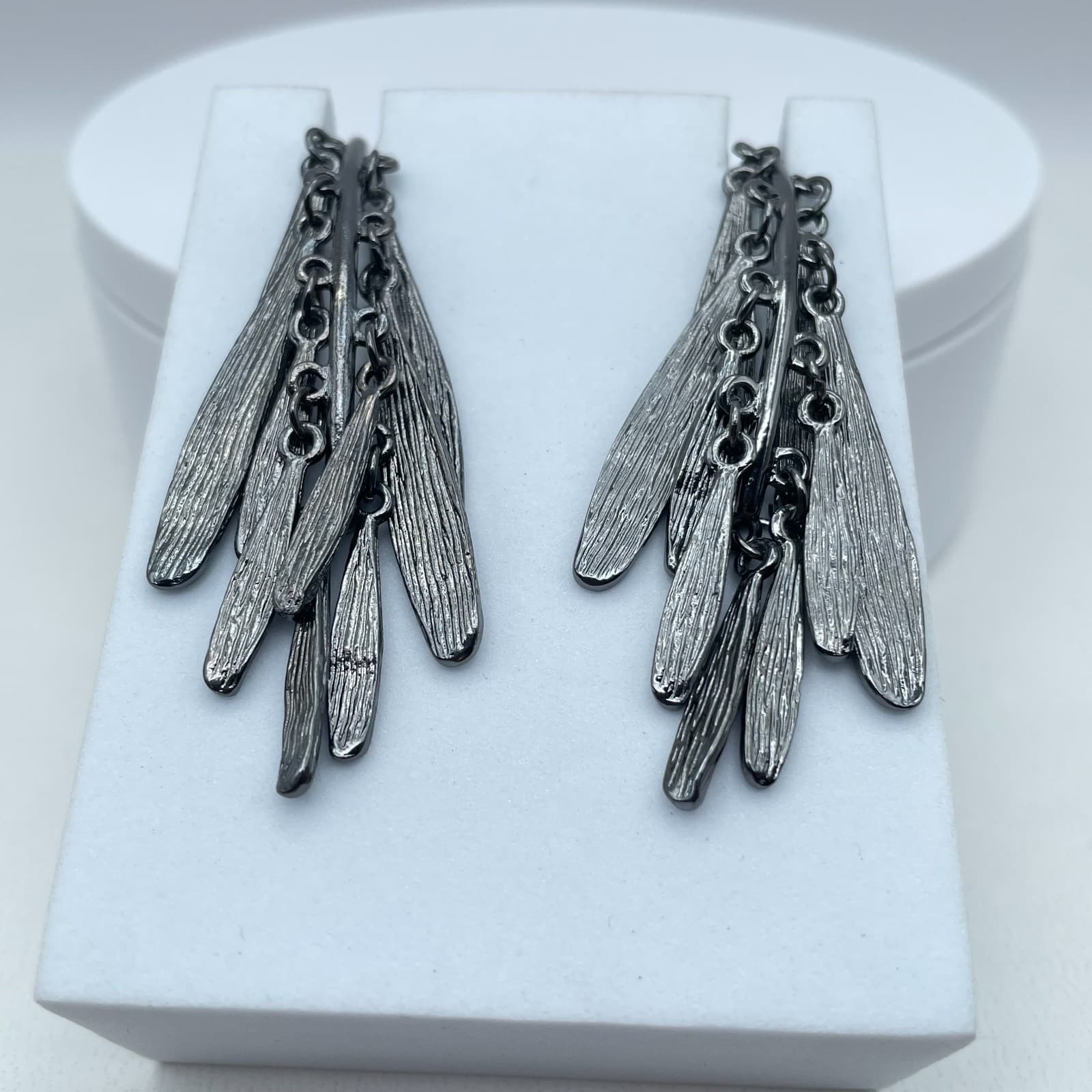 Vintage 90s Gunmetal Fringe Dangle Earrings Textured Leaf Tassel Women's Jewelry
