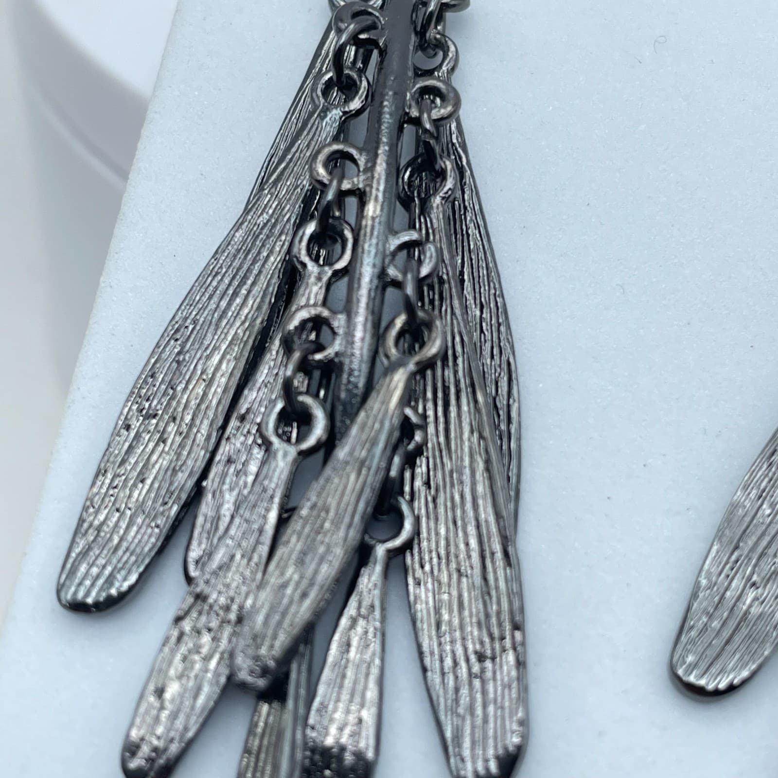 Vintage 90s Gunmetal Fringe Dangle Earrings Textured Leaf Tassel Women's Jewelry - Thumbnail 6