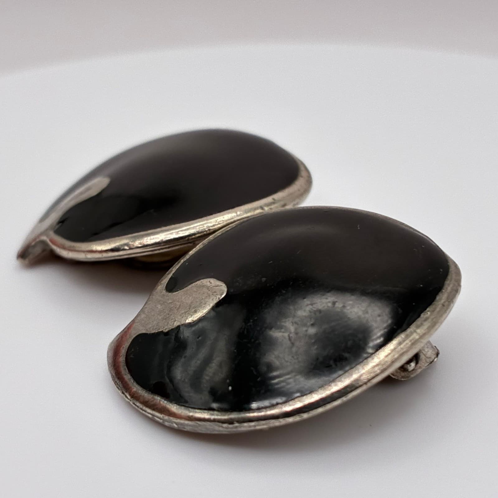 Vintage 80s 90s Black Enamel Silver Tone Earrings Chunky Women's Classic Jewelry - Thumbnail 2