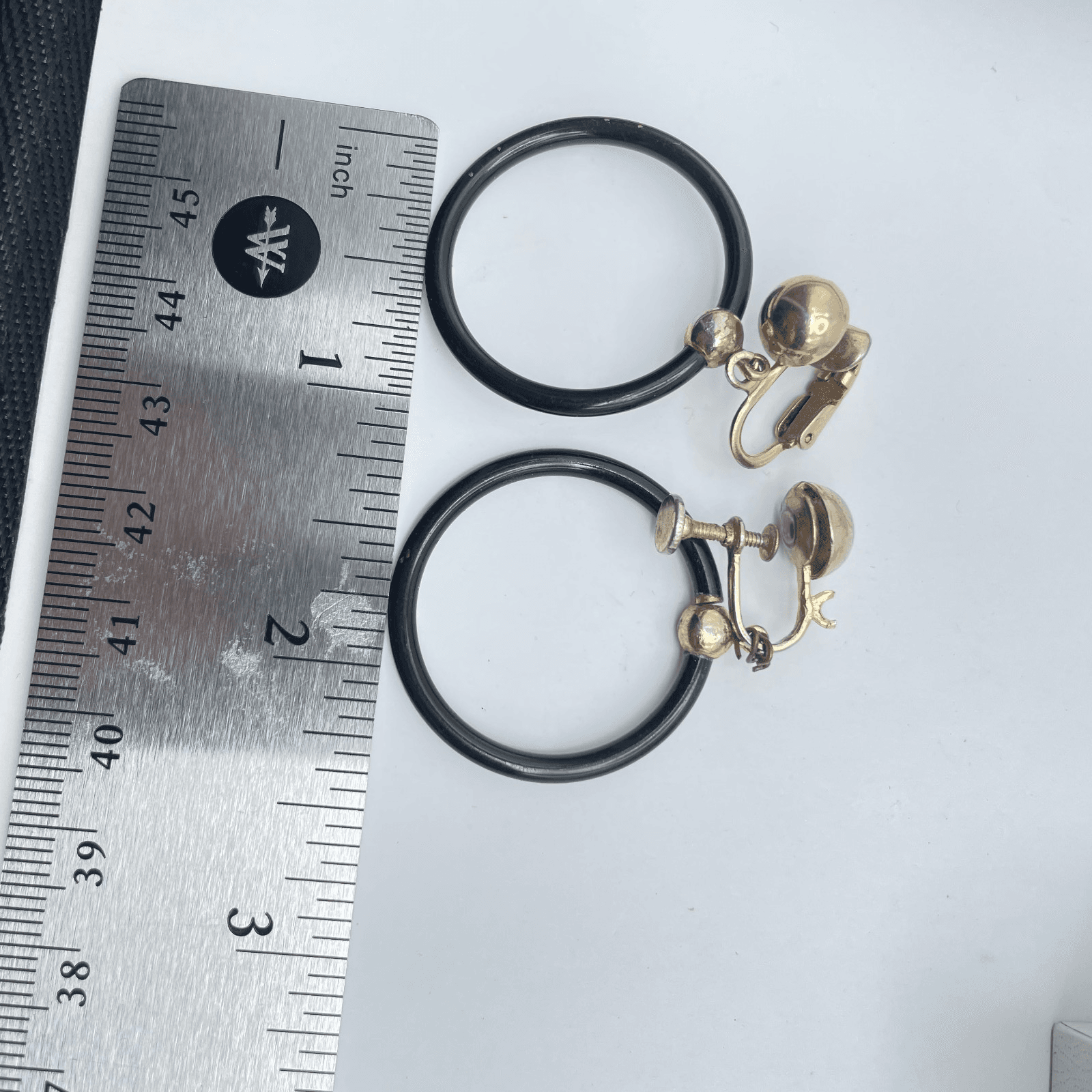 Vintage 50s Coro Black Screw Back Clip-On Earrings Gold Tone Women's Jewelry - Thumbnail 9