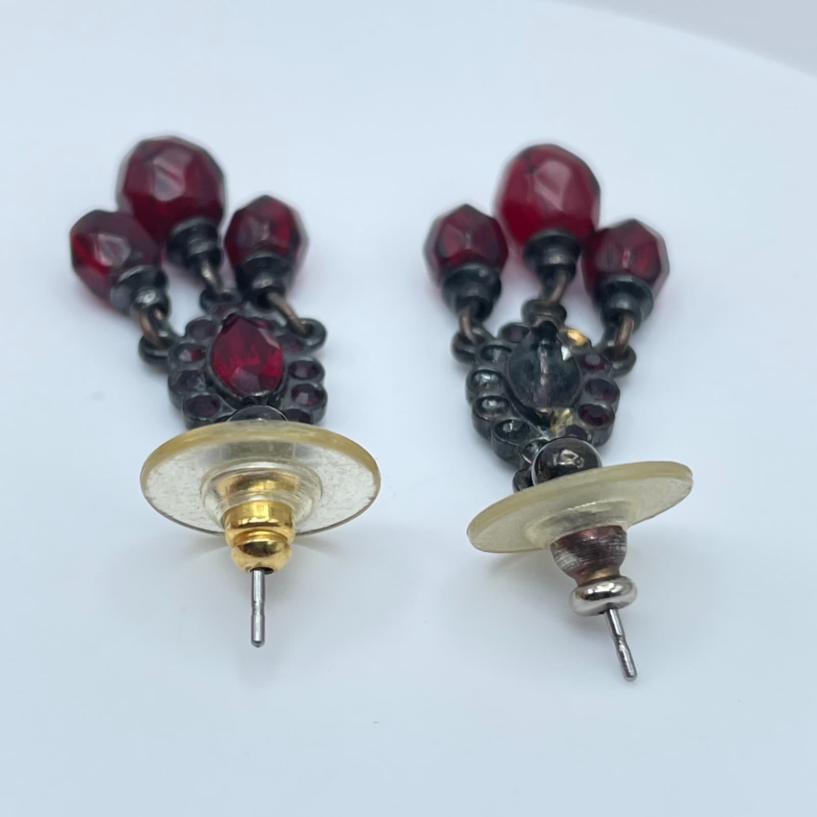 Vintage 90s Chandelier Earrings Red Glass Bead Gunmetal Dangle Boho Fashion - Thumbnail 8