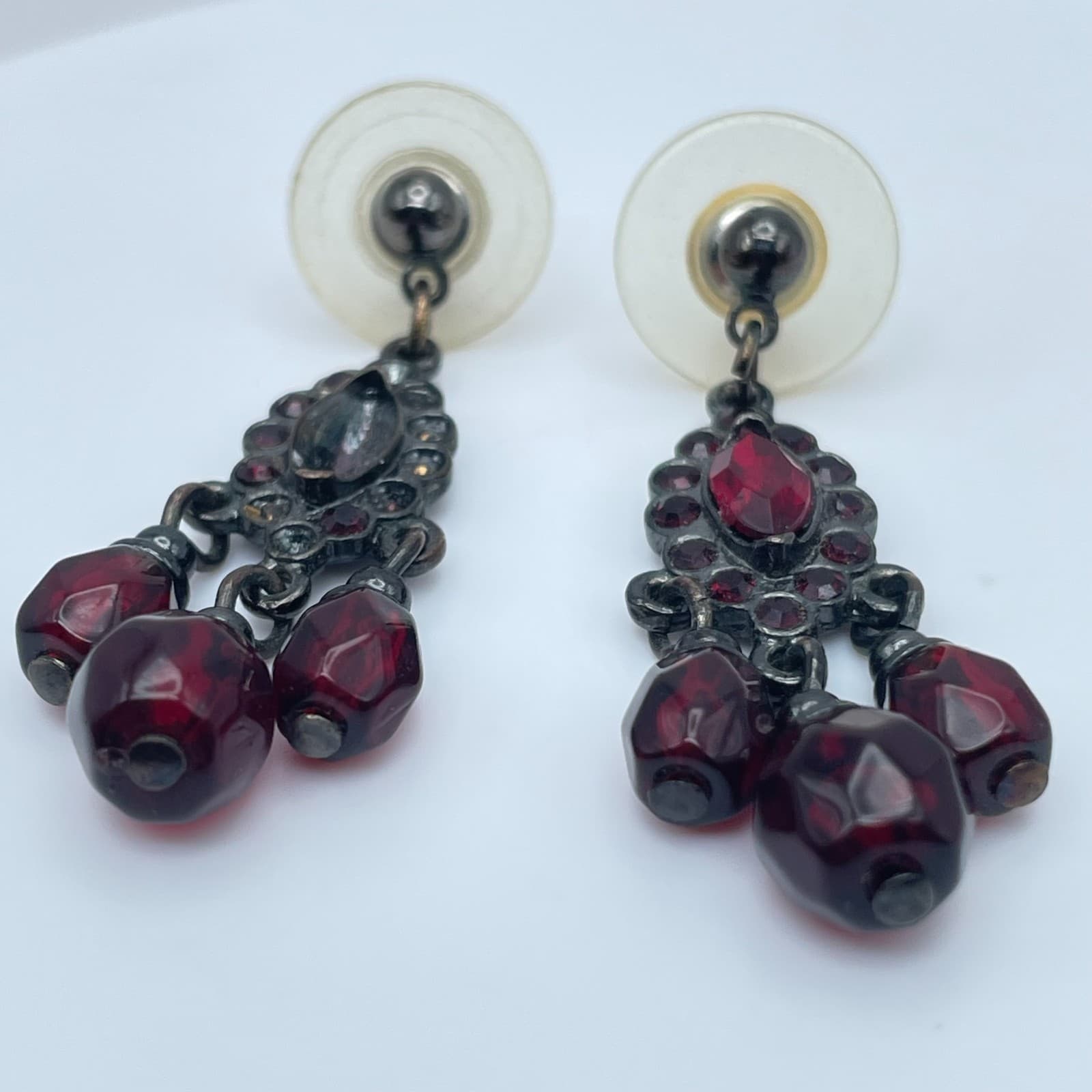 Vintage 90s Chandelier Earrings Red Glass Bead Gunmetal Dangle Boho Fashion - Thumbnail 2