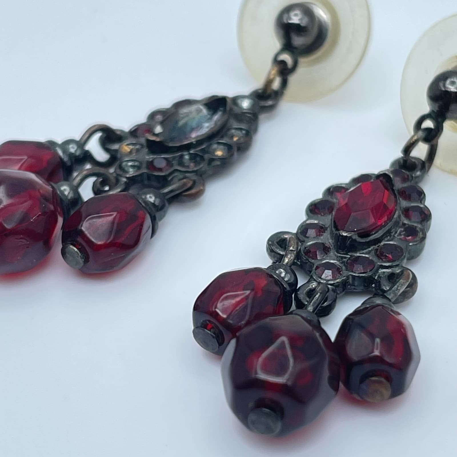Vintage 90s Chandelier Earrings Red Glass Bead Gunmetal Dangle Boho Fashion - Thumbnail 3