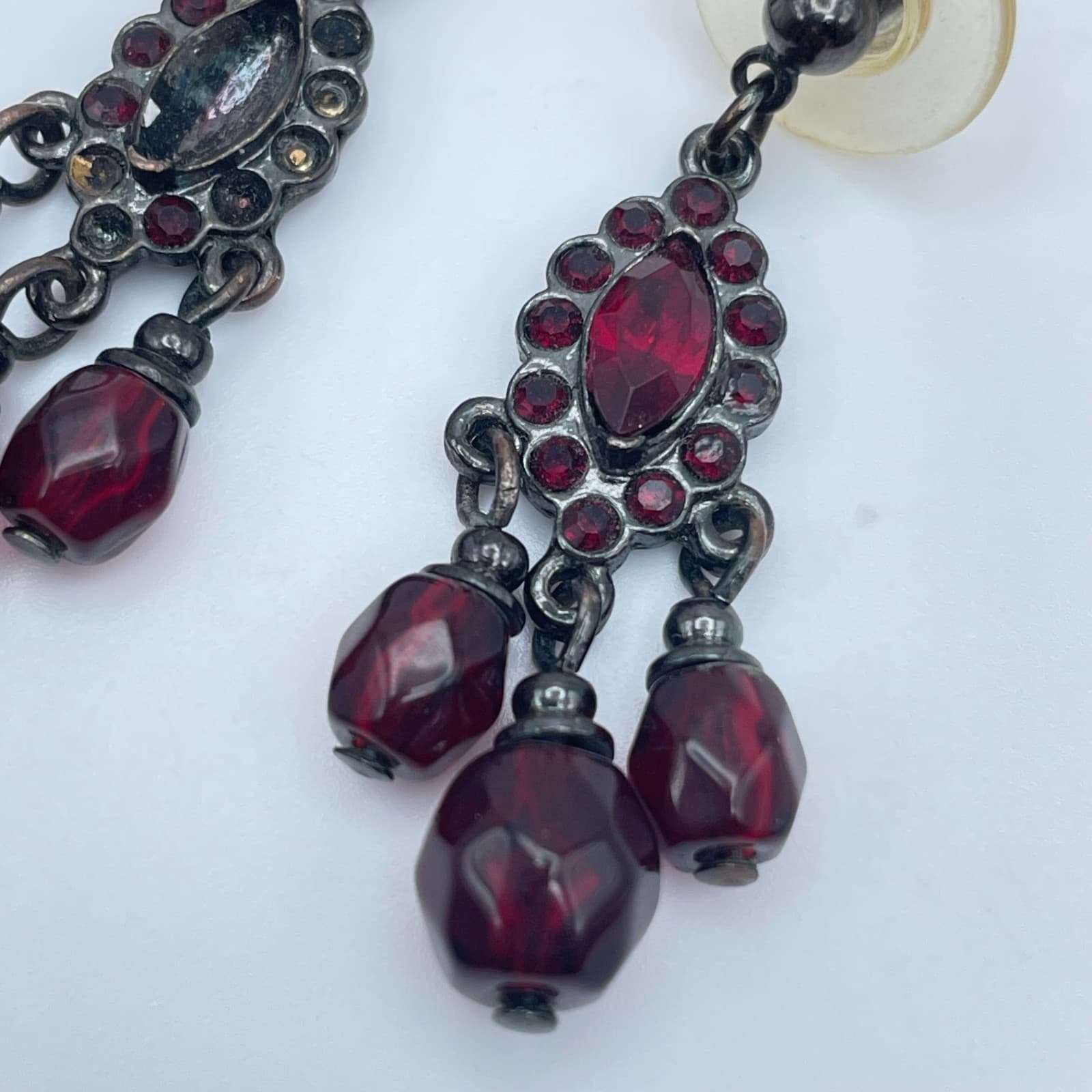 Vintage 90s Chandelier Earrings Red Glass Bead Gunmetal Dangle Boho Fashion - Thumbnail 6