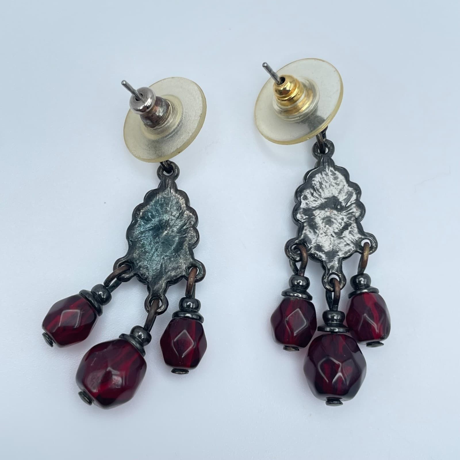 Vintage 90s Chandelier Earrings Red Glass Bead Gunmetal Dangle Boho Fashion - Thumbnail 5