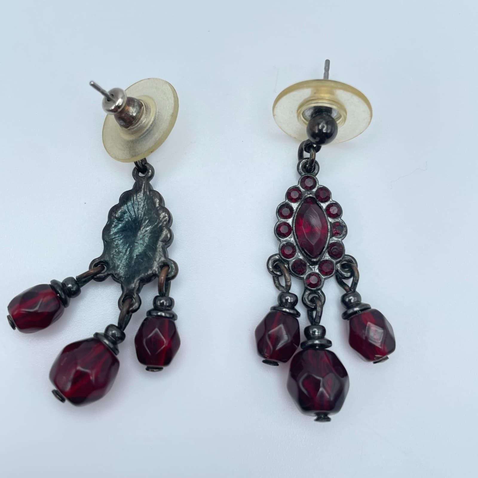 Vintage 90s Chandelier Earrings Red Glass Bead Gunmetal Dangle Boho Fashion - Thumbnail 4