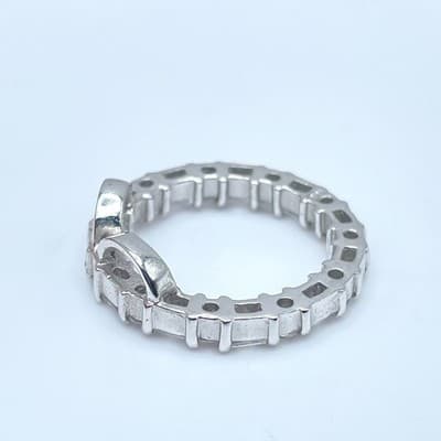 Classic Silver-Tone Engraved Cut-Out Metal Bow Motif Eternity-Style Band Ring - Thumbnail 3