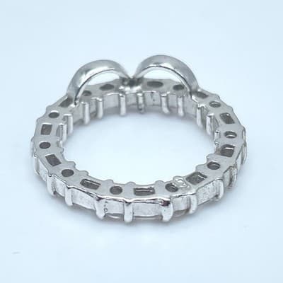 Classic Silver-Tone Engraved Cut-Out Metal Bow Motif Eternity-Style Band Ring - Thumbnail 4