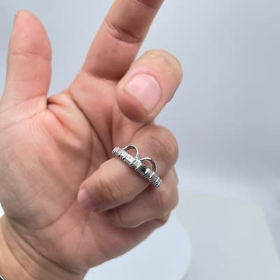Classic Silver-Tone Engraved Cut-Out Metal Bow Motif Eternity-Style Band Ring - Thumbnail 11
