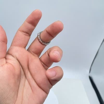 Classic Silver-Tone Engraved Cut-Out Metal Bow Motif Eternity-Style Band Ring - Thumbnail 7