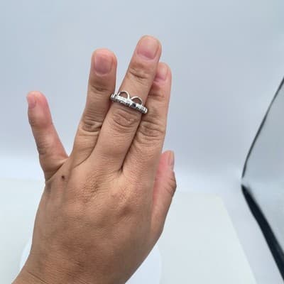 Classic Silver-Tone Engraved Cut-Out Metal Bow Motif Eternity-Style Band Ring - Thumbnail 6