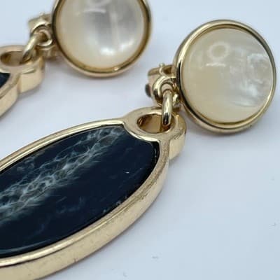 Vintage Gold-Tone Moonstone Bezel Poured Enamel Cabochon Clip-on Dangle Earrings - Thumbnail 4
