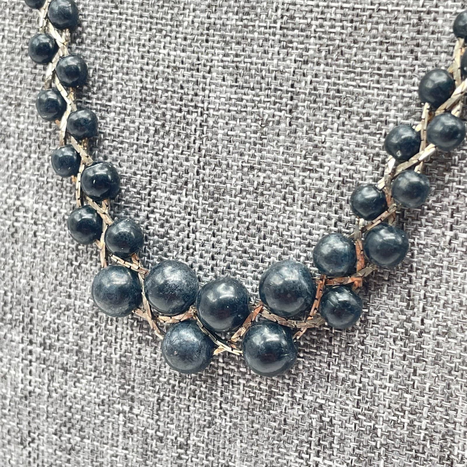 Vintage 80s 90s Black Faux Pearl Hematite Zig Zag Bead Necklace Gold Tone Clasp - Thumbnail 6