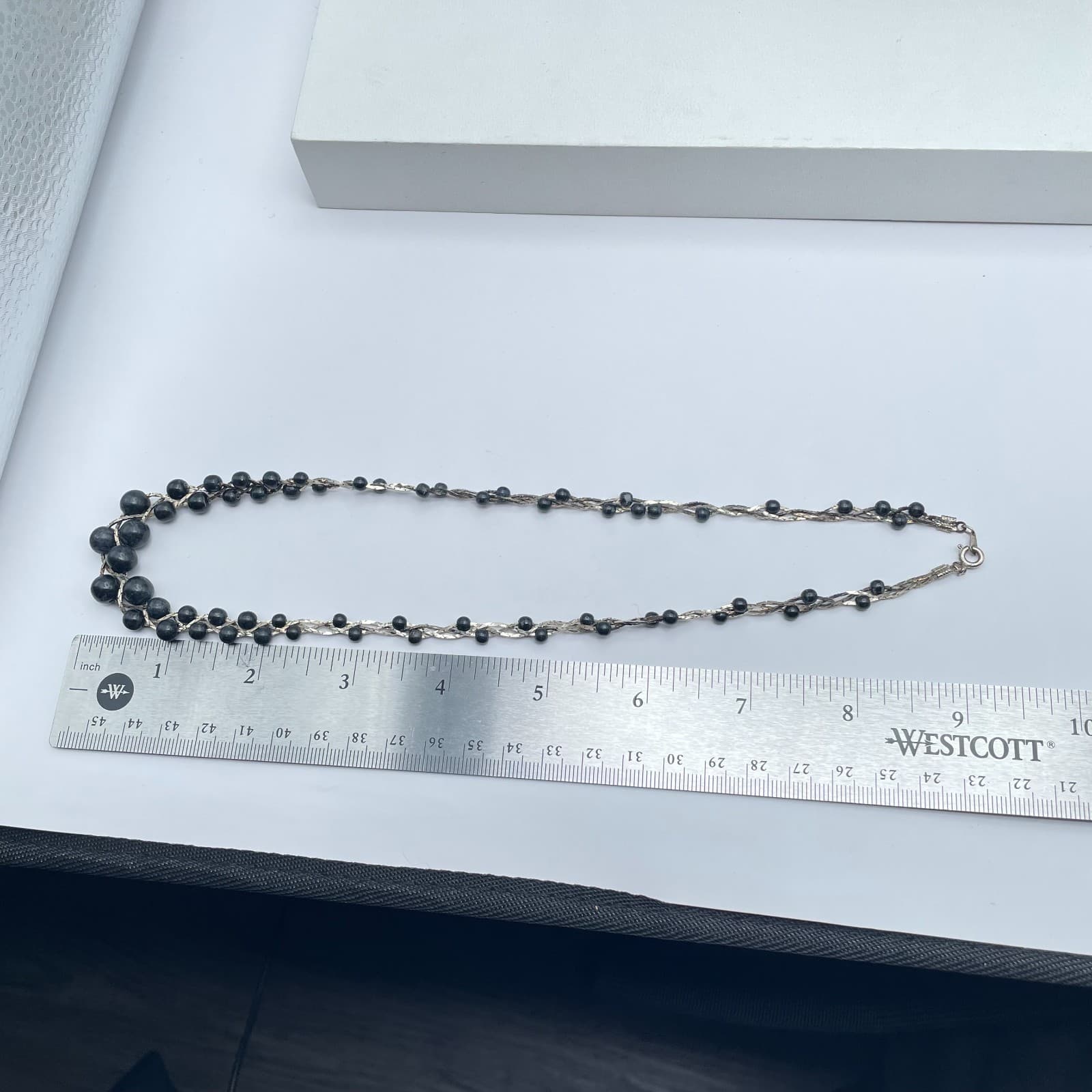 Vintage 80s 90s Black Faux Pearl Hematite Zig Zag Bead Necklace Gold Tone Clasp - Thumbnail 2