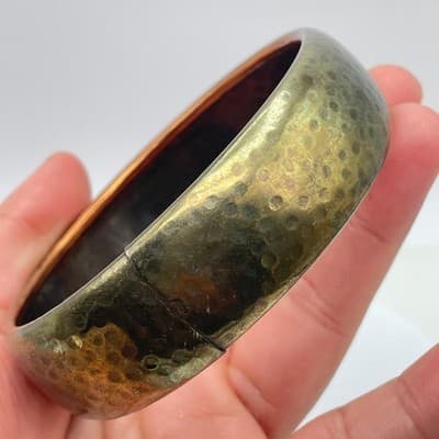 VTG Gold-Tone Hammered Metal Patina Finish Wide Cuff Bangle Stacking Bracelet - Thumbnail 7