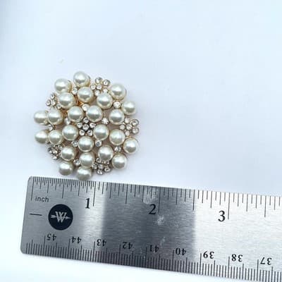 Gold-Tone Cluster Mother of Pearls Rhinestone Embellished Flower-Shaped Brooch - Thumbnail 6