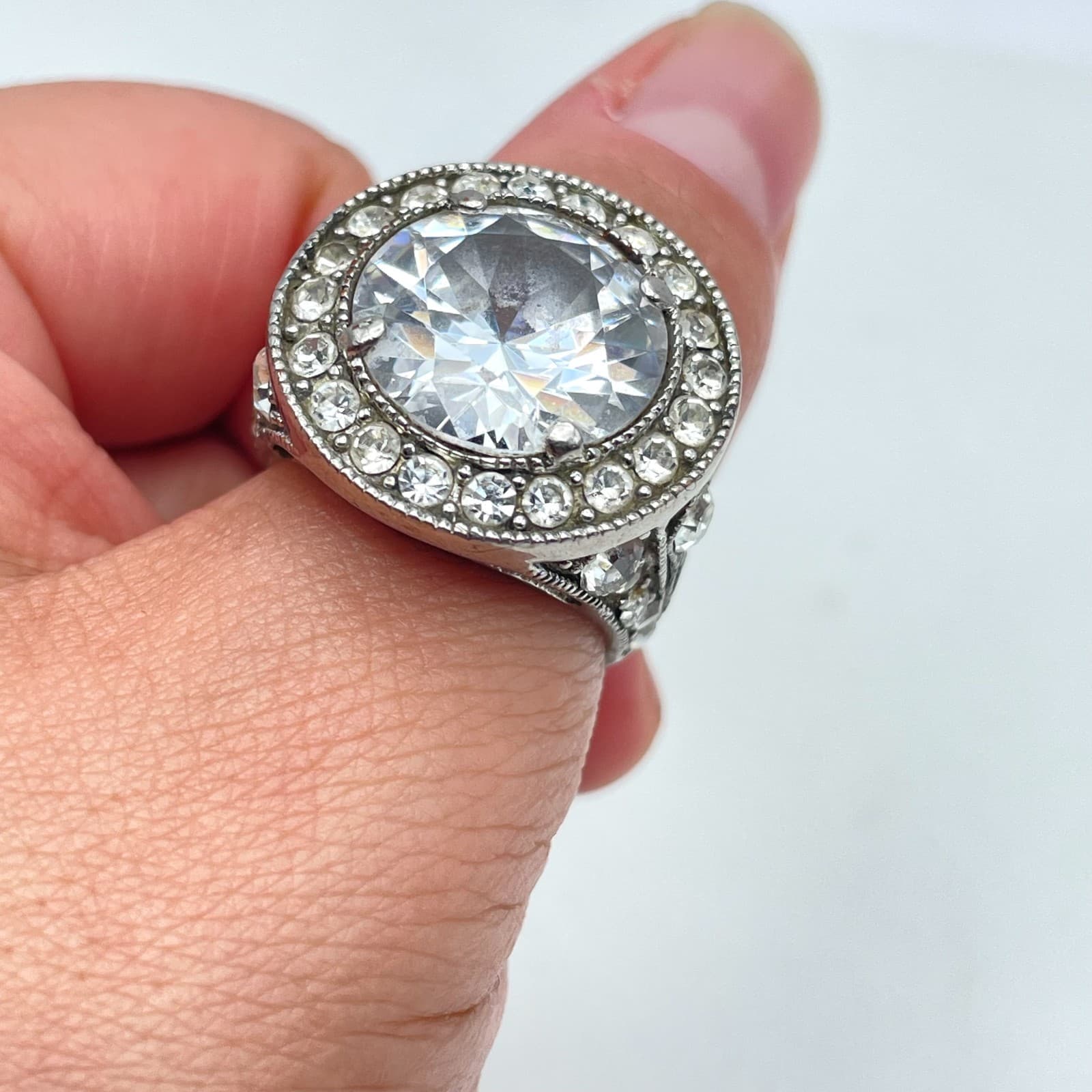 Vintage Silver-Tone Round Faceted Glass Rhinestone Center Embellished Halo Ring - Thumbnail 7