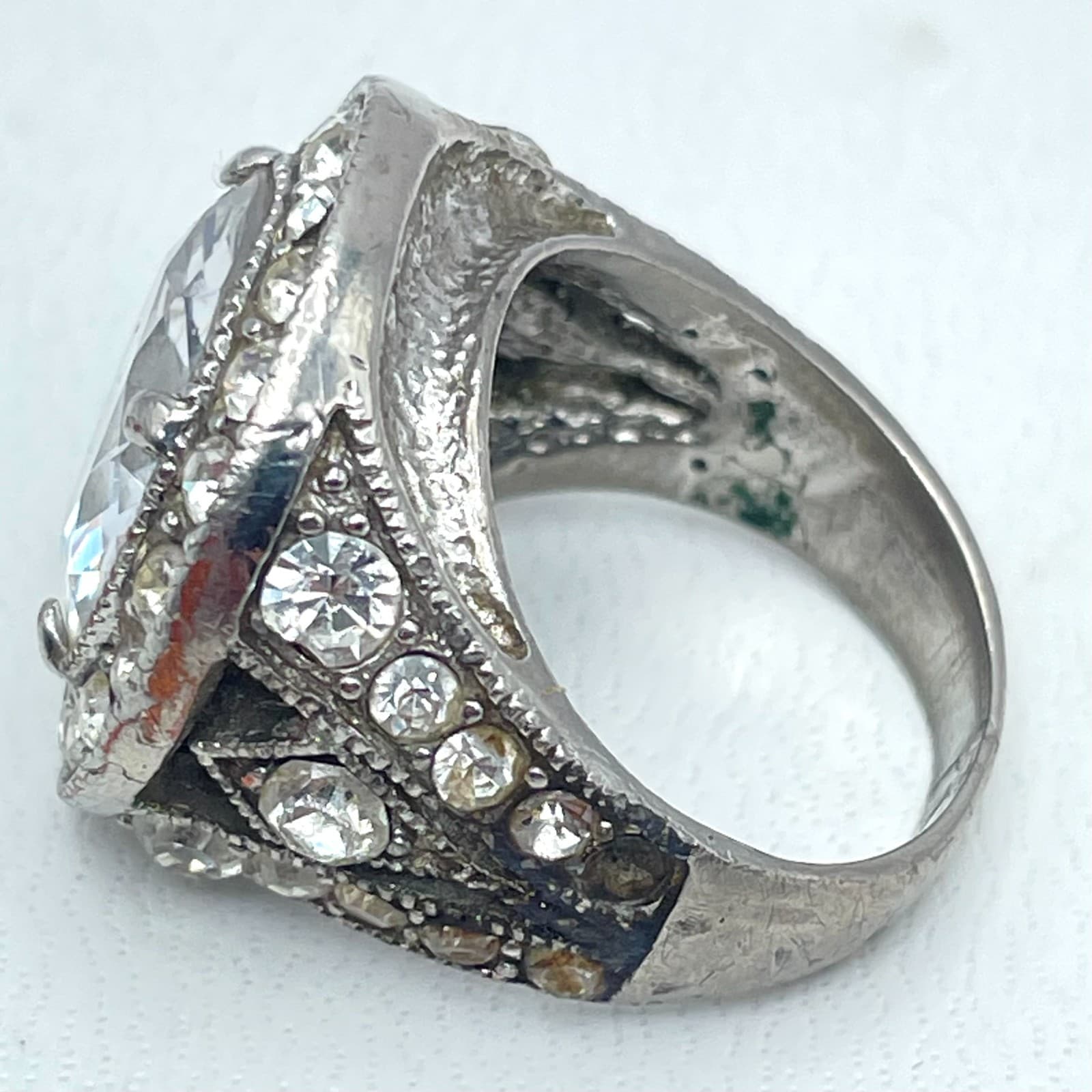 Vintage Silver-Tone Round Faceted Glass Rhinestone Center Embellished Halo Ring - Thumbnail 3