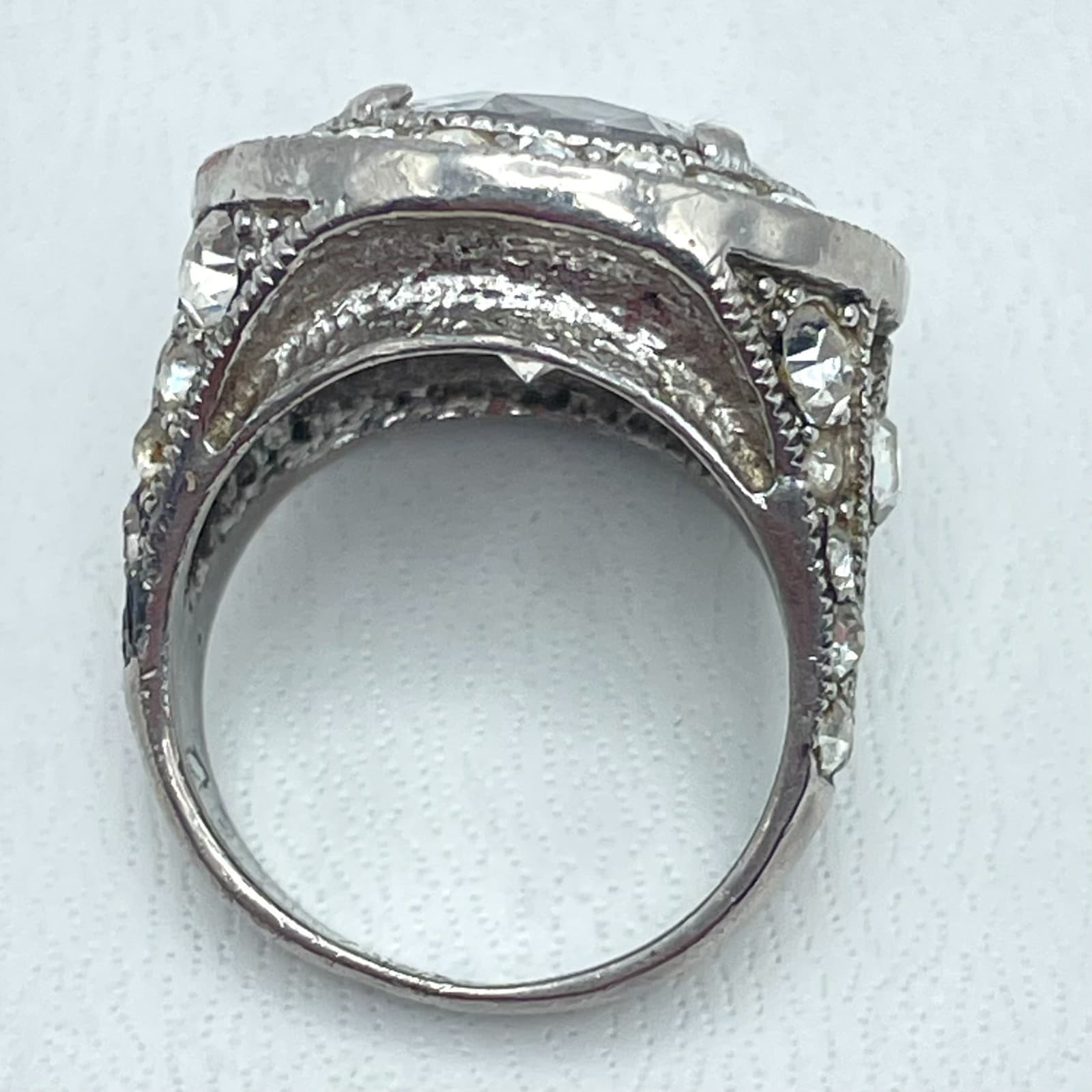 Vintage Silver-Tone Round Faceted Glass Rhinestone Center Embellished Halo Ring - Thumbnail 4