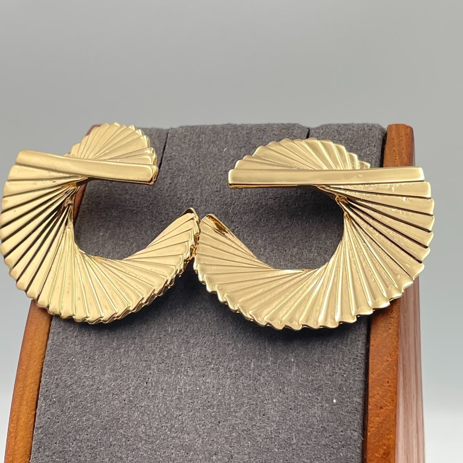 Vintage 80s Gold Tone Abstract Ribbon Fan Statement Dangle Earrings Jewelry - Thumbnail 10