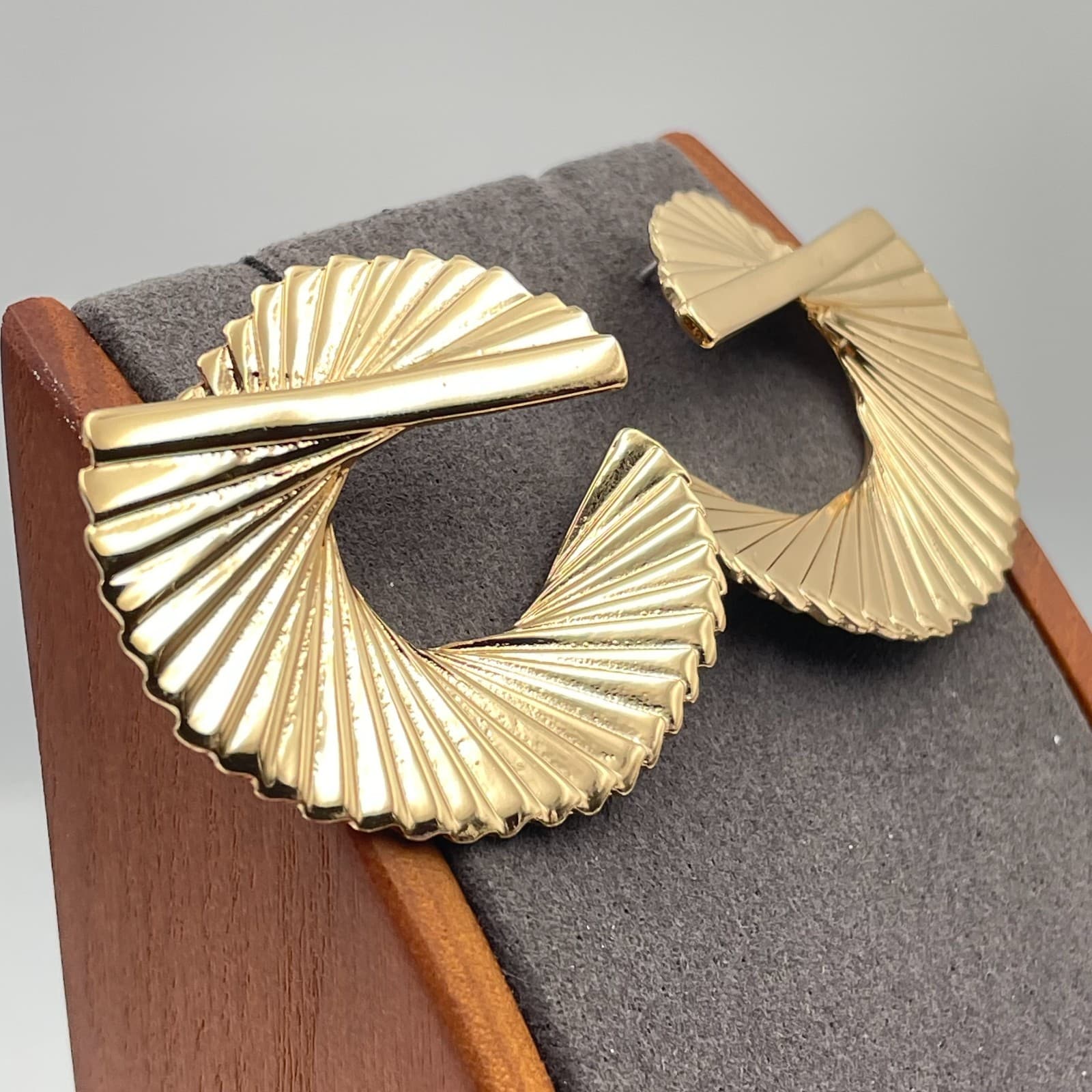 Vintage 80s Gold Tone Abstract Ribbon Fan Statement Dangle Earrings Jewelry - Thumbnail 8