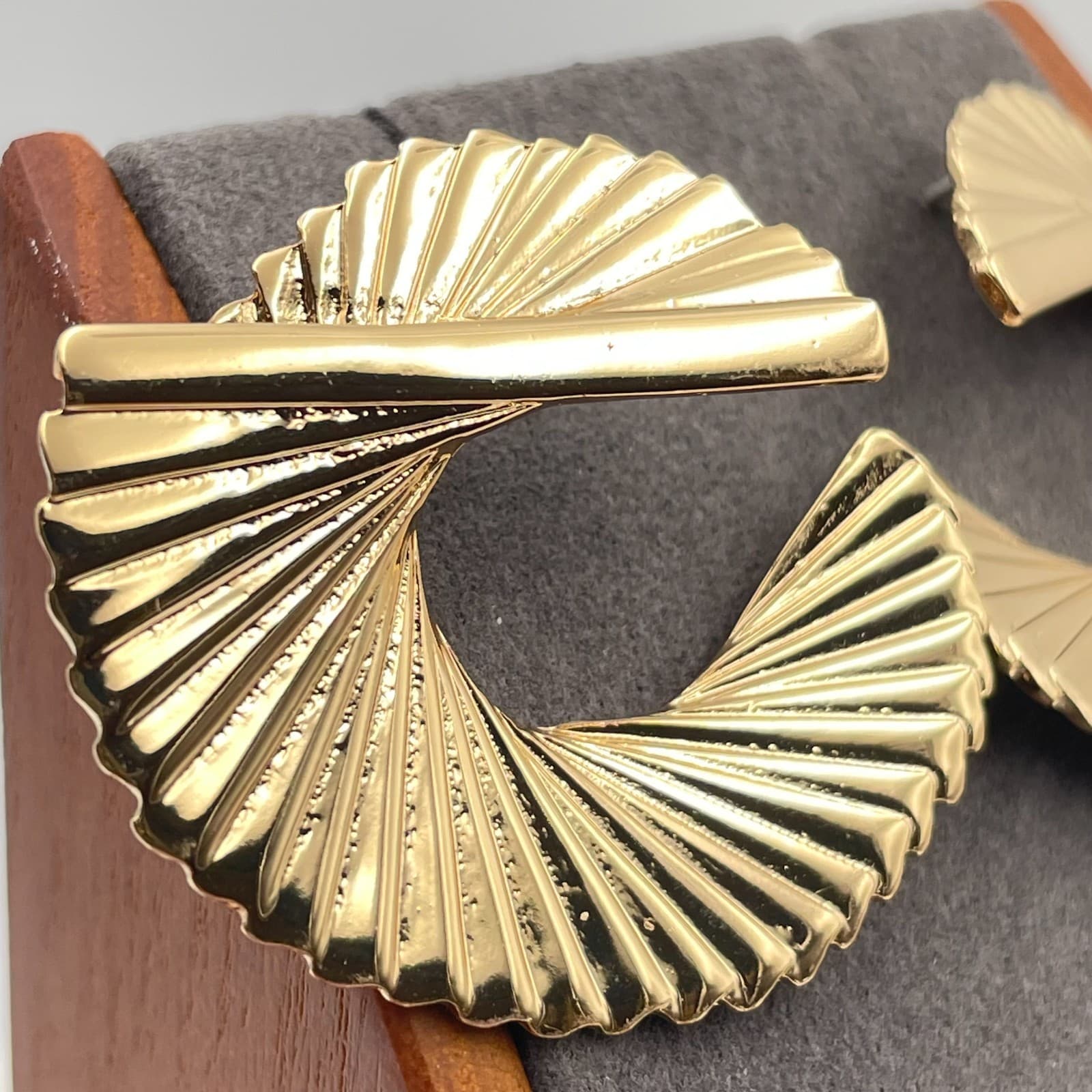 Vintage 80s Gold Tone Abstract Ribbon Fan Statement Dangle Earrings Jewelry - Thumbnail 9