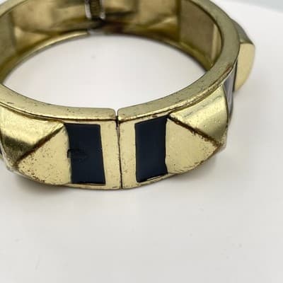 Vintage 80s Gold Tone Black Enamel Pyramid Stud Hinge Bangle Bracelet Fashion - Thumbnail 4