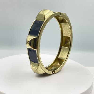 Vintage 80s Gold Tone Black Enamel Pyramid Stud Hinge Bangle Bracelet Fashion - Thumbnail 7