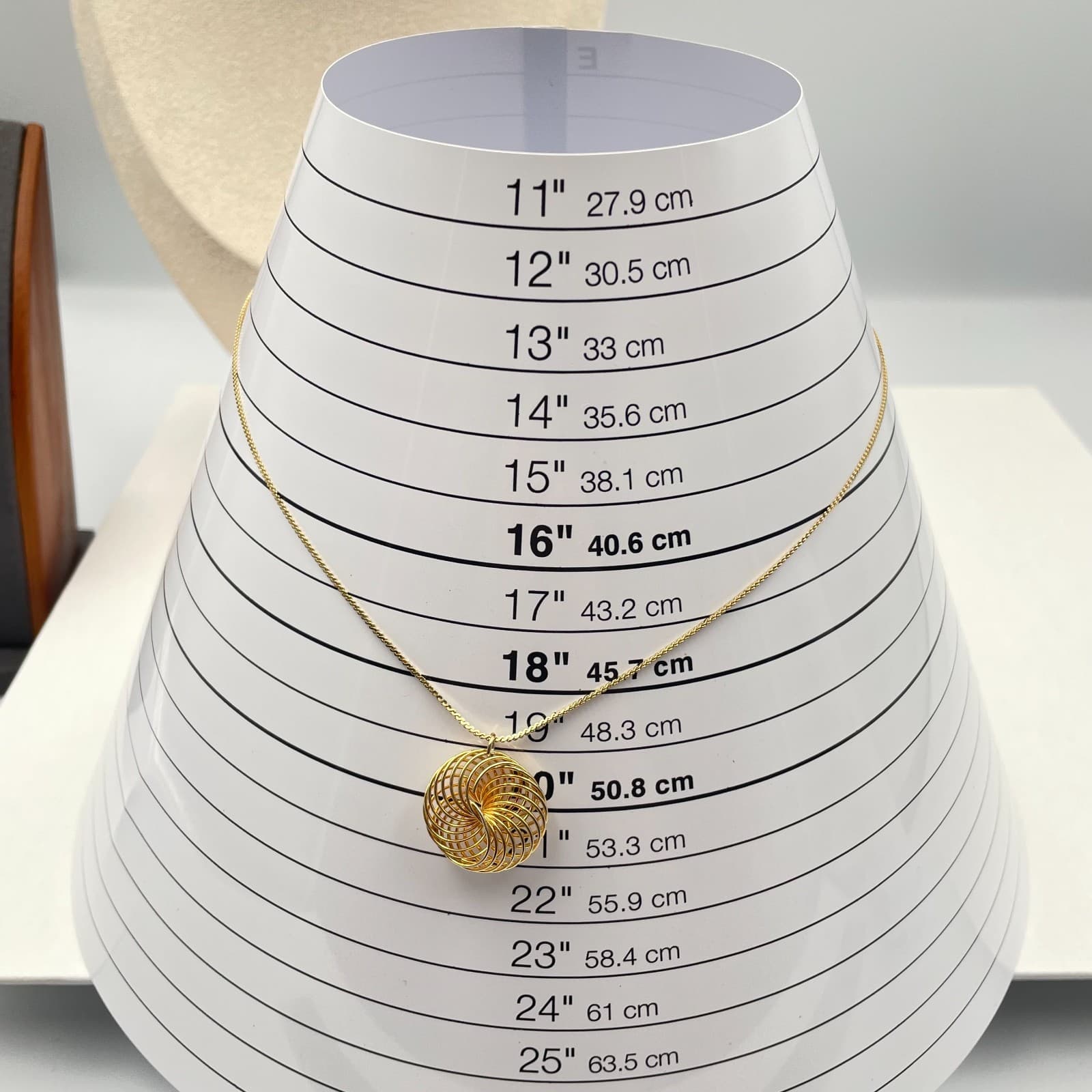 Vintage 80s Gold Tone Swirl Wire Spiral Pendant Necklace Minimalist Jewelry - Thumbnail 7
