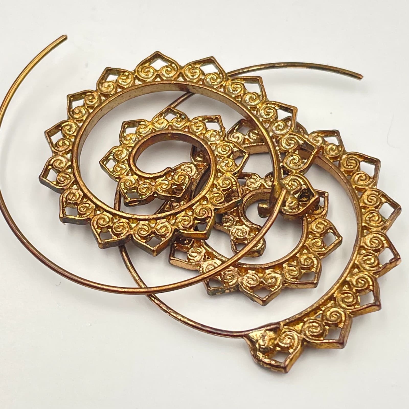 Vintage 90s Gold Tone Spiral Hoop Earrings Boho Filigree Mandala Sun Swirl - Thumbnail 7