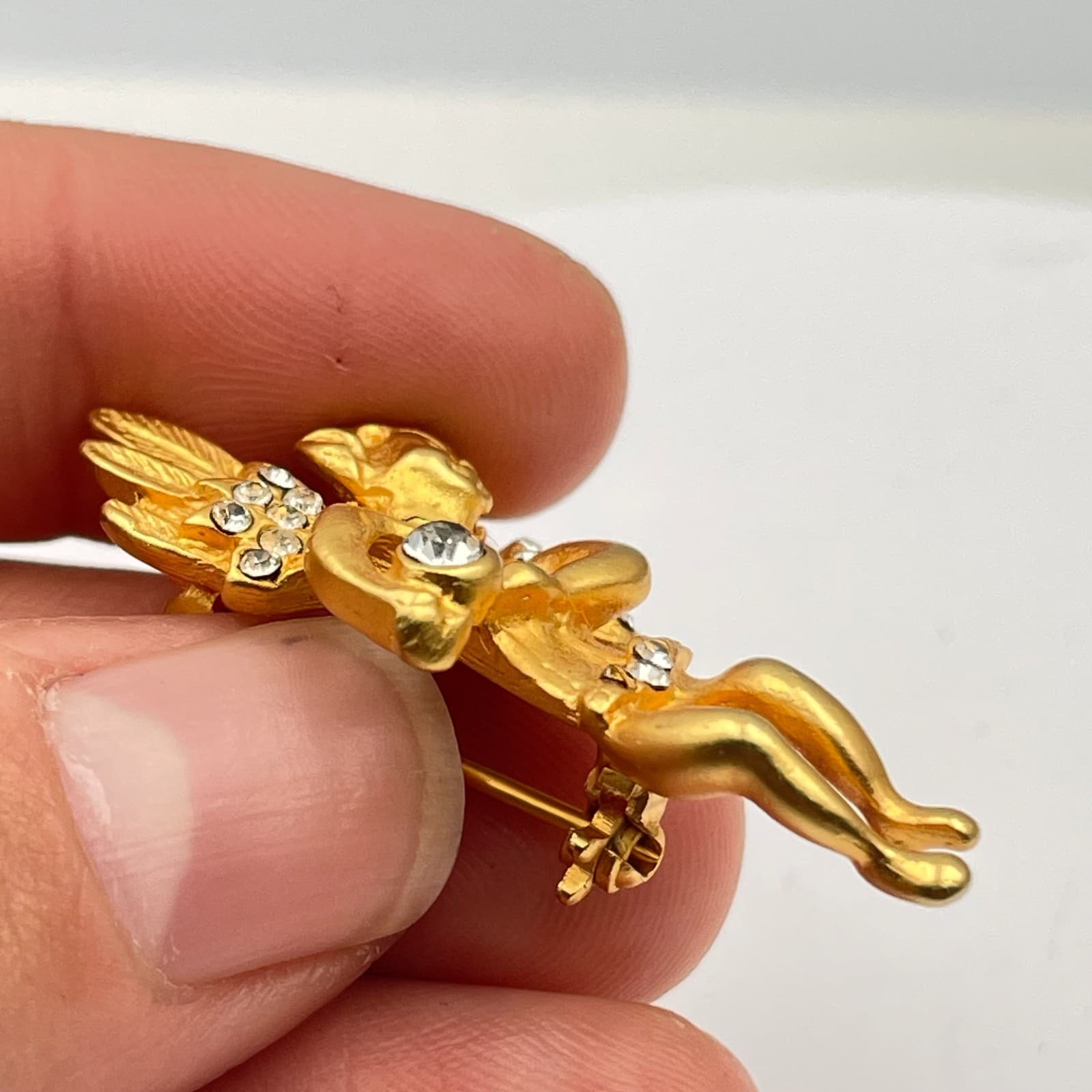 Vintage 90s Gold Tone Cherub Angel Brooch Pin Glass Accents Cupid Wings Jewelry - Thumbnail 6