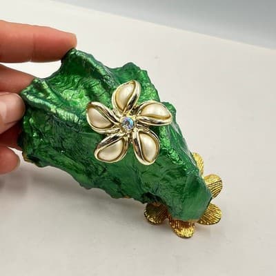 Vintage Faux Pearl Flower Oyster Shell Trinket Dish Green & Gold Jewelry Holder - Thumbnail 3