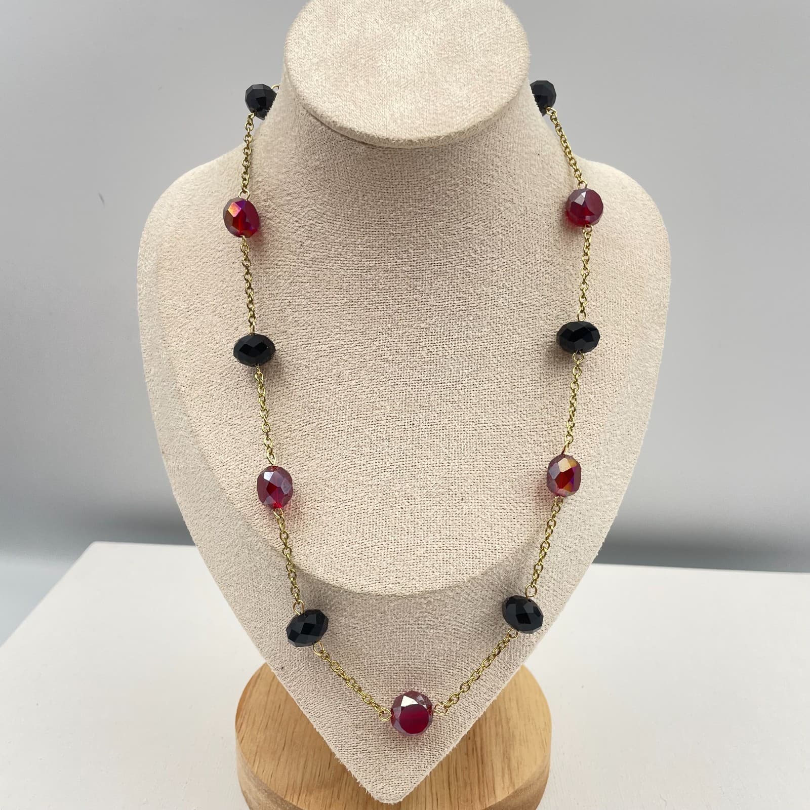 Vintage Y2K Gold Tone Red Black Faceted Bead Necklace Chain Statement Jewelry - Thumbnail 2