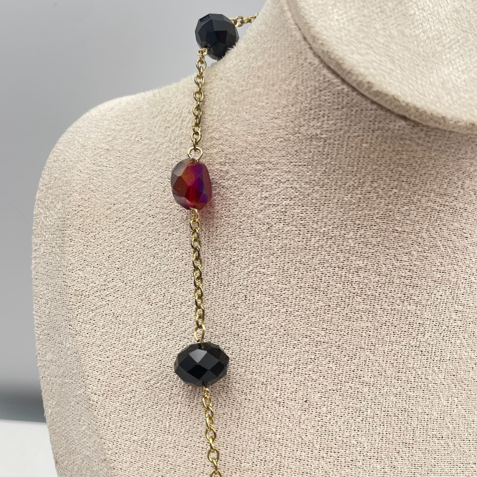 Vintage Y2K Gold Tone Red Black Faceted Bead Necklace Chain Statement Jewelry - Thumbnail 3