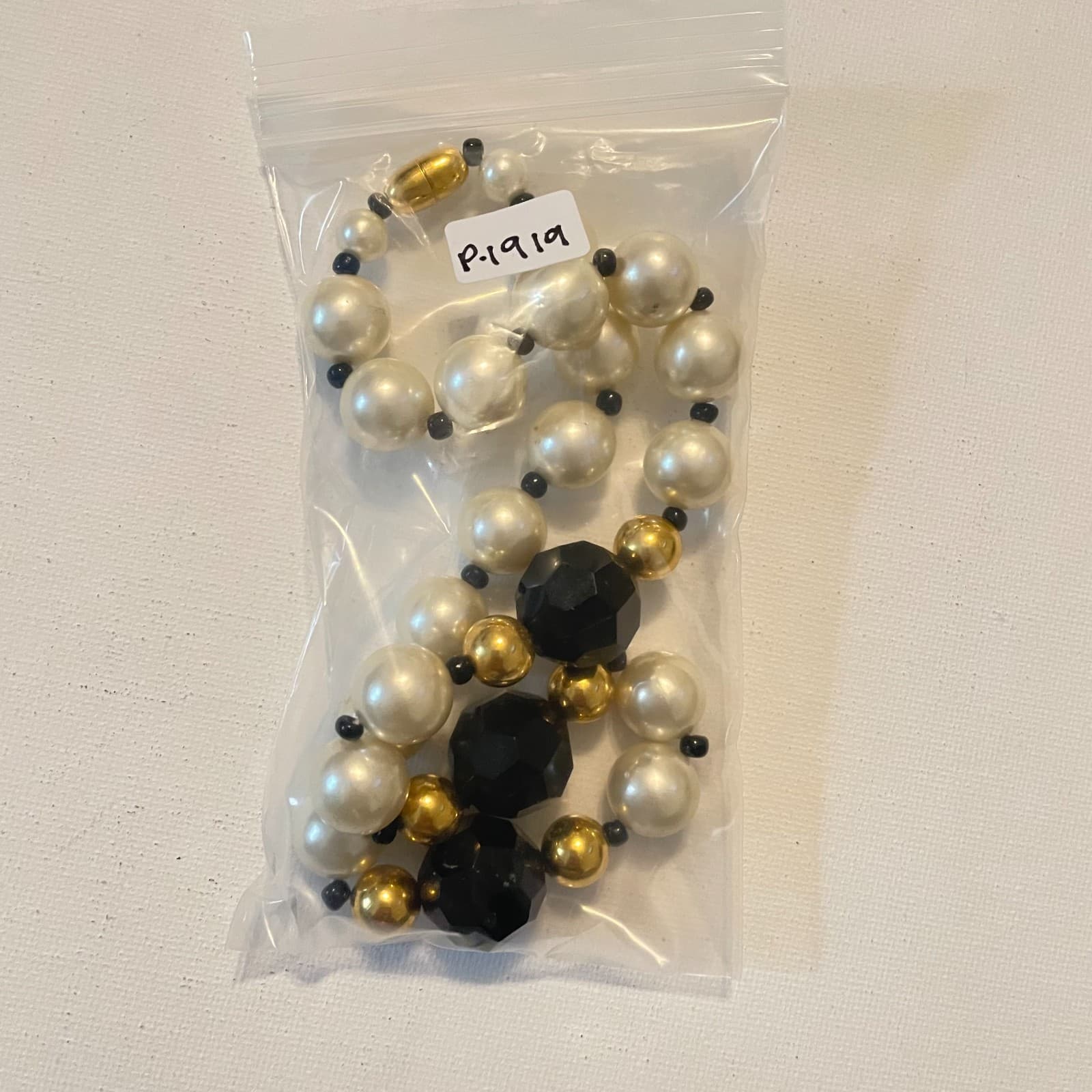 Vintage 90s Gold-Tone Faux Pearl Necklace Black Beaded Women's Classic Retro - Thumbnail 8