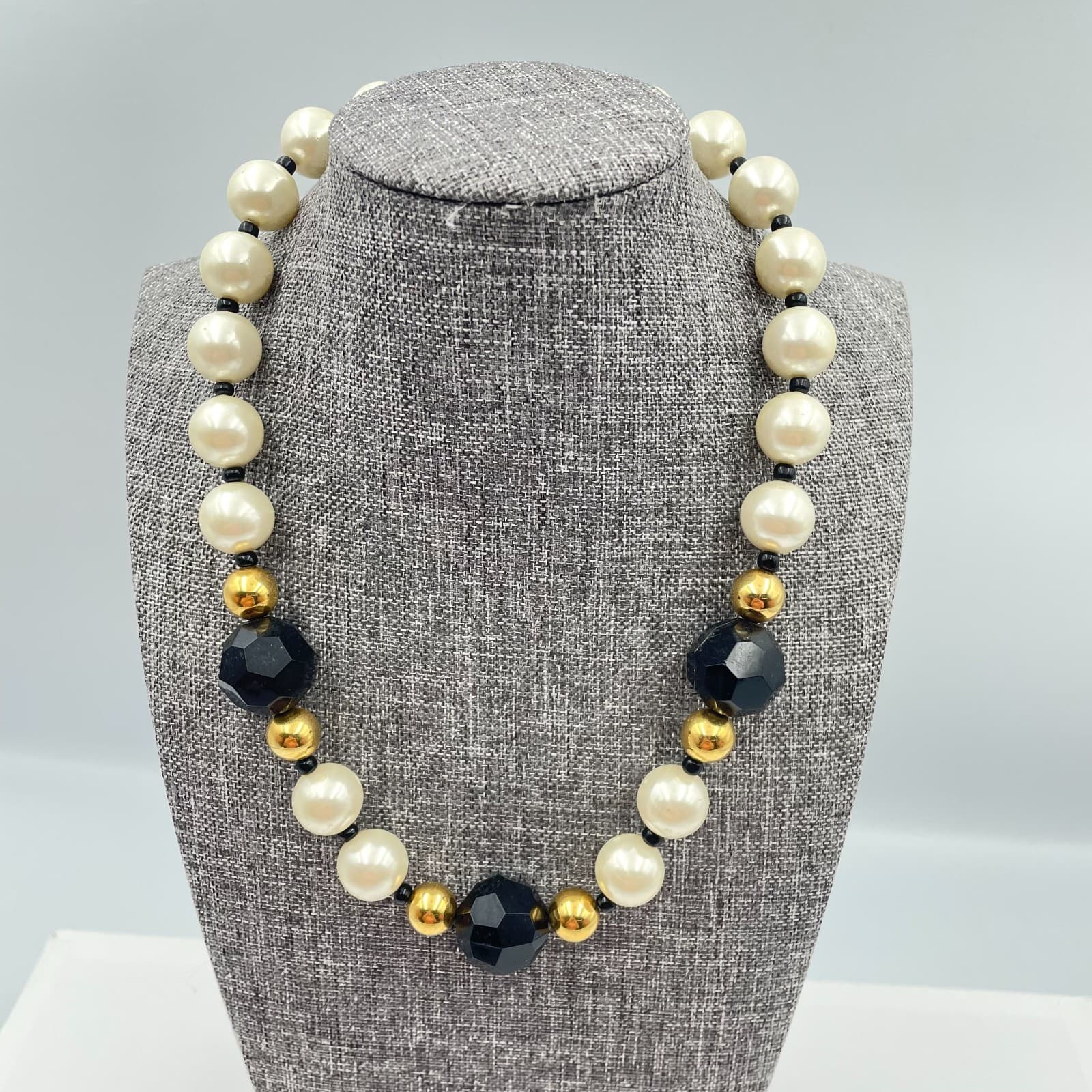 Vintage 90s Gold-Tone Faux Pearl Necklace Black Beaded Women's Classic Retro