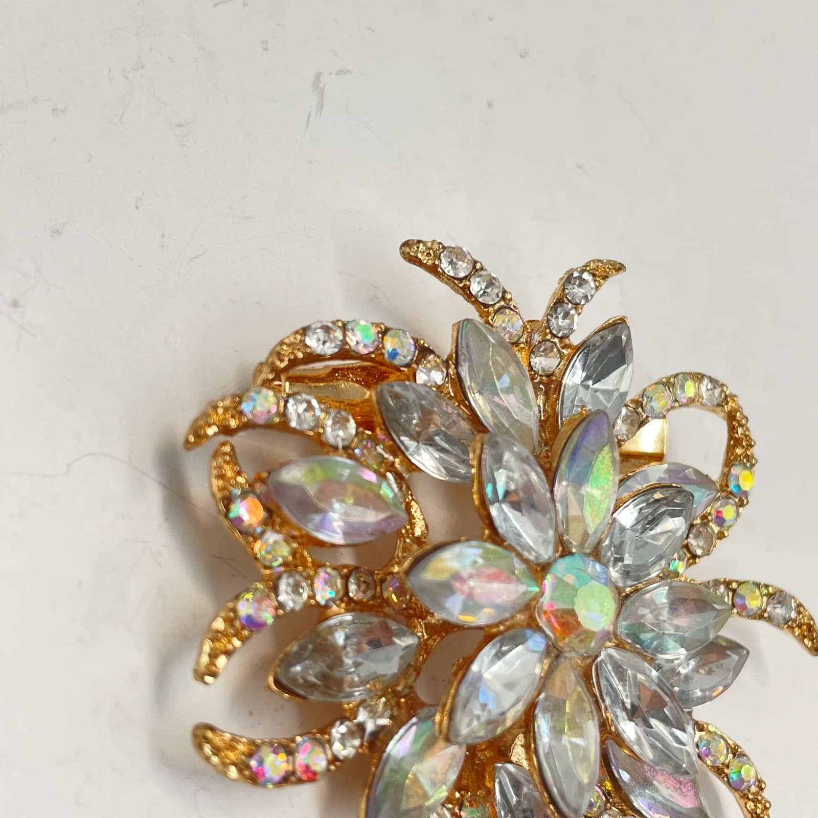 Vintage 90s Gold Tone Aurora Borealis White Glass Flower Brooch Pin Jewelry - Thumbnail 2