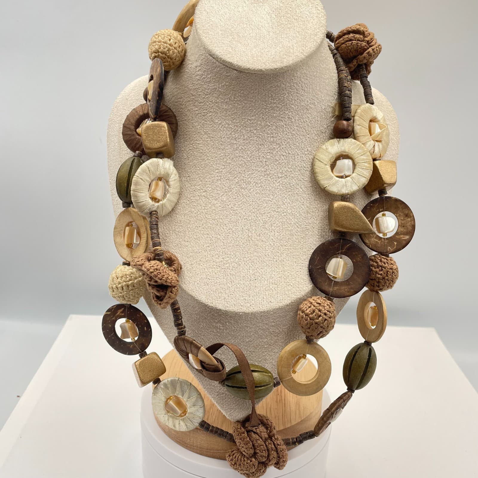 Vintage 90s Chunky Shell Knit Double Strand Wooden Beaded Necklace Jewelry