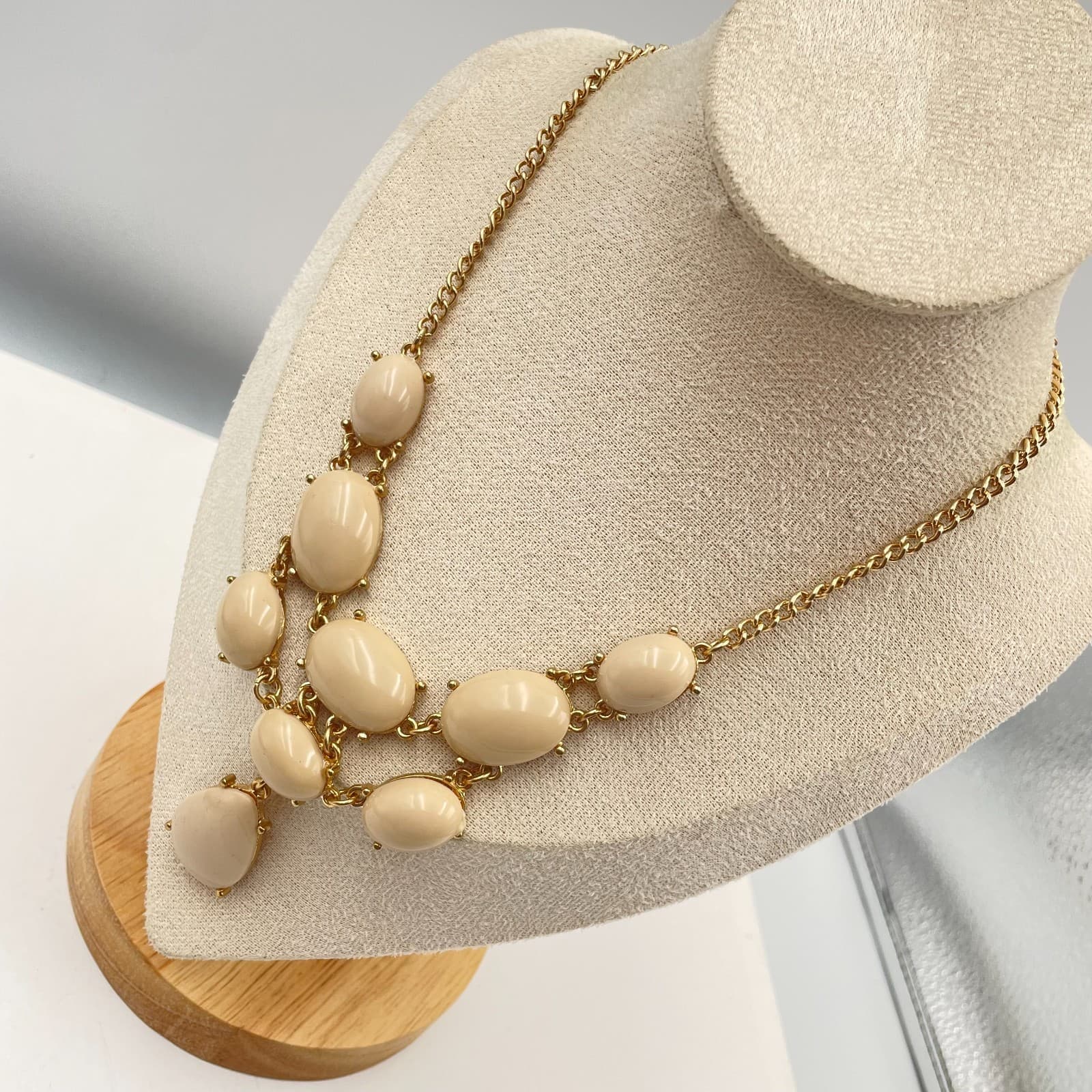 Vintage Style Cream Chunky Statement Necklace Gold Tone Bib Pendant Bold Jewelry - Thumbnail 5