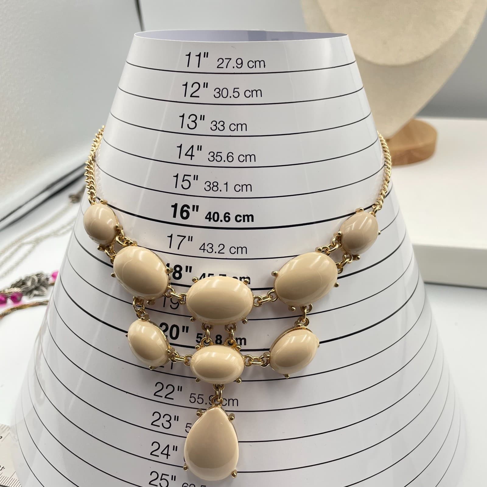 Vintage Style Cream Chunky Statement Necklace Gold Tone Bib Pendant Bold Jewelry - Thumbnail 8