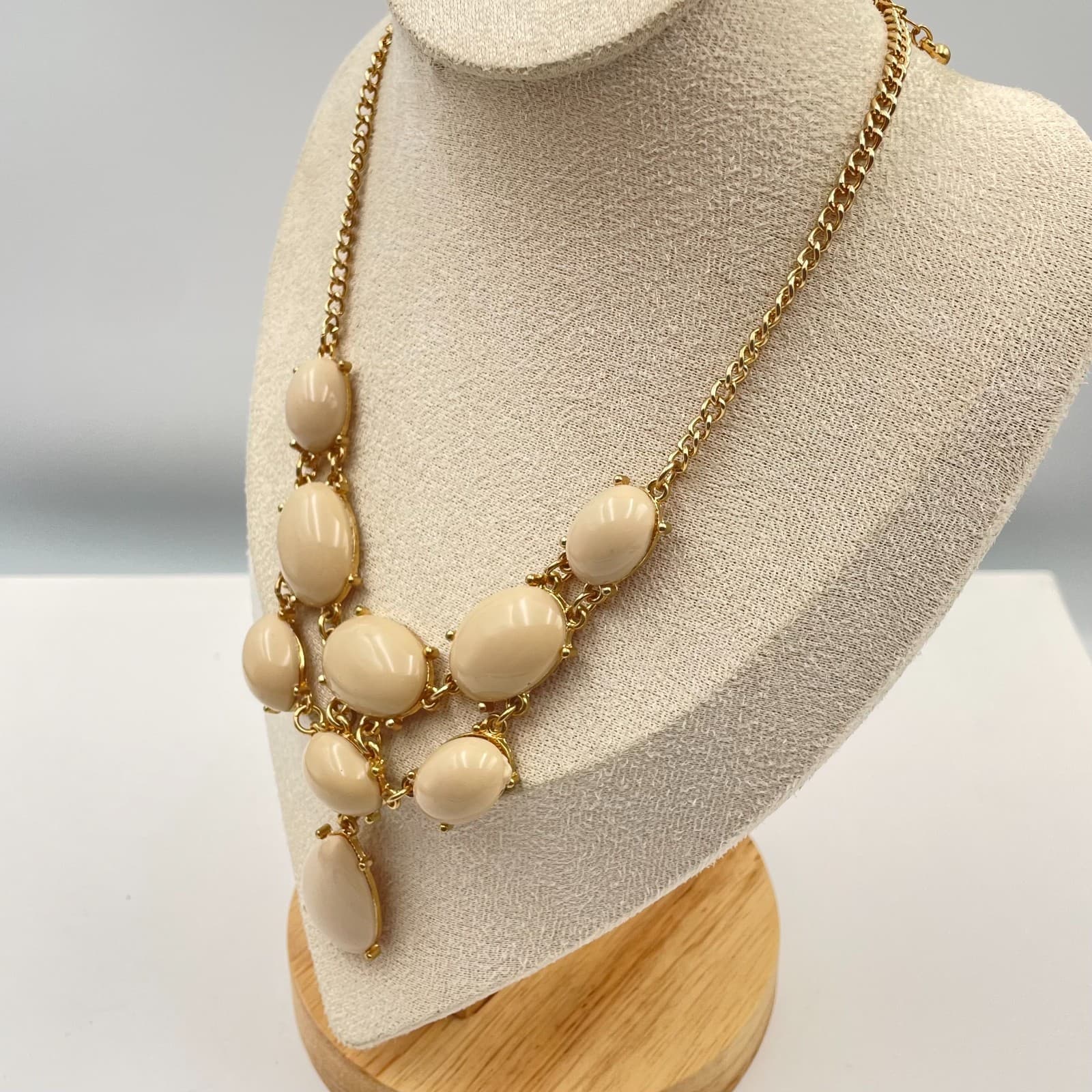 Vintage Style Cream Chunky Statement Necklace Gold Tone Bib Pendant Bold Jewelry - Thumbnail 4