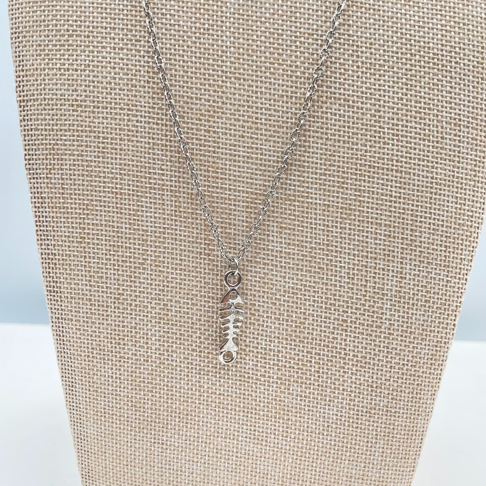 Vintage Silver Tone Fish Bone Skeleton Charm Necklace Link Chain Hip Hop Jewelry - Thumbnail 2