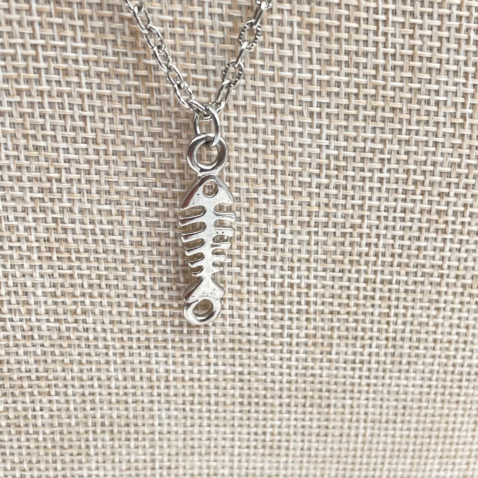 Vintage Silver Tone Fish Bone Skeleton Charm Necklace Link Chain Hip Hop Jewelry - Thumbnail 4