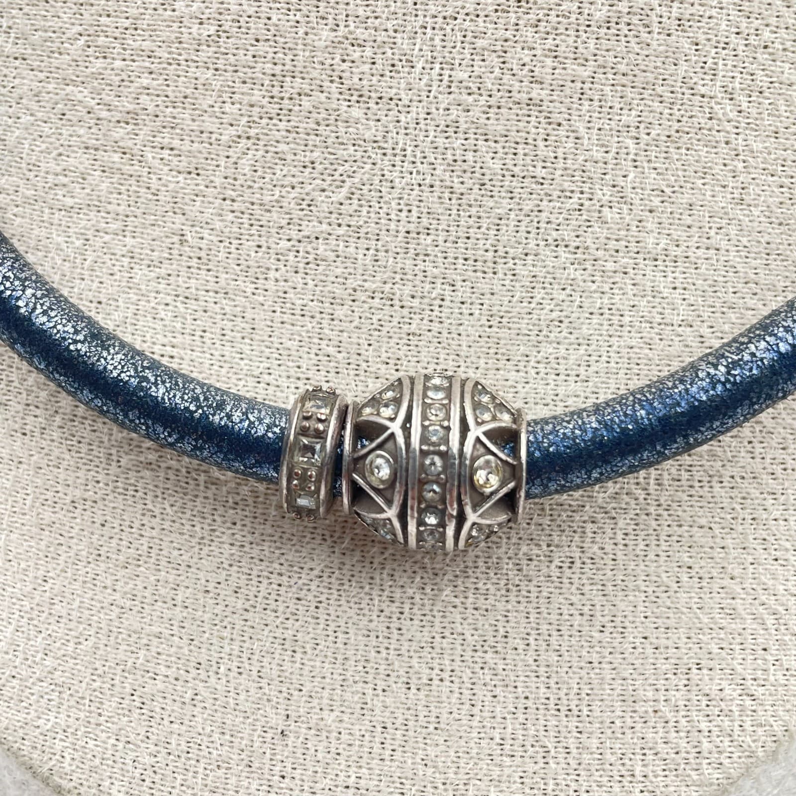 Vtg Brighton Metallic Blue Pewter Leather Necklace Crystal Rhinestone Charm Bead - Thumbnail 2