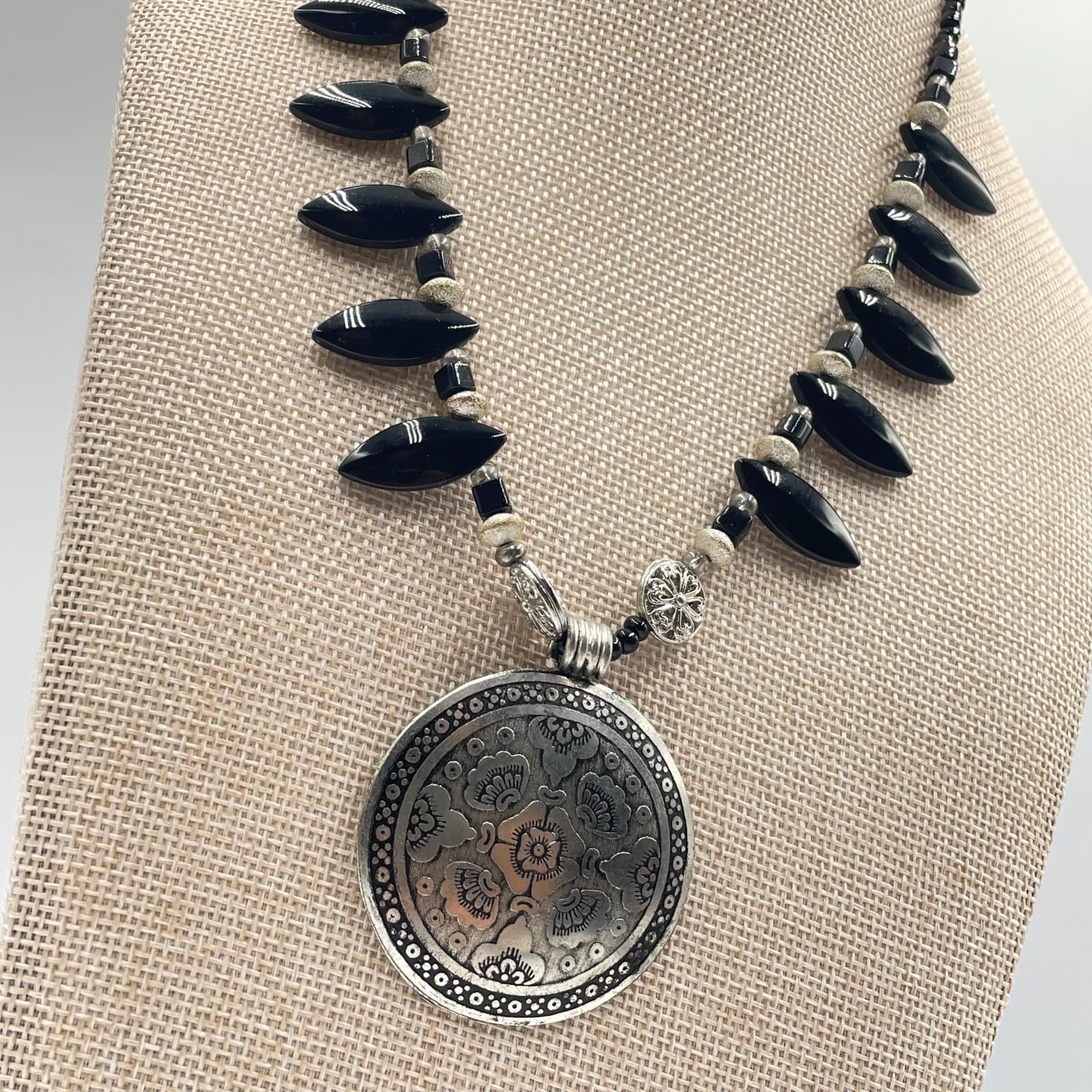 VTG Ethnic Statement Necklace Black Onyx Glass Large Floral Medallion Pendant - Thumbnail 6